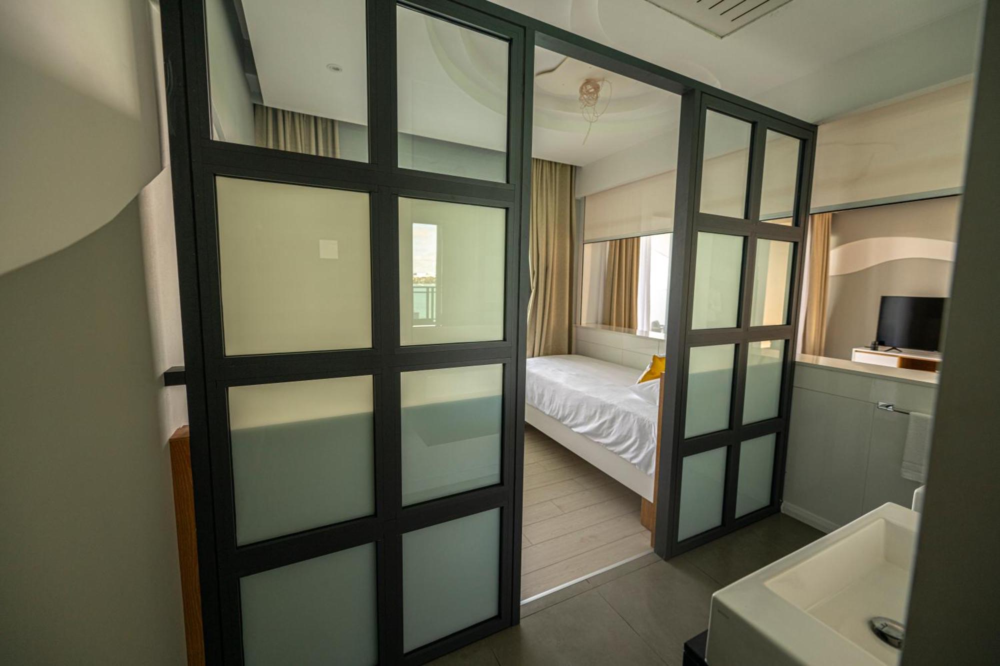 Baystone Boutique Hotel & Spa Grand Baie Exterior foto